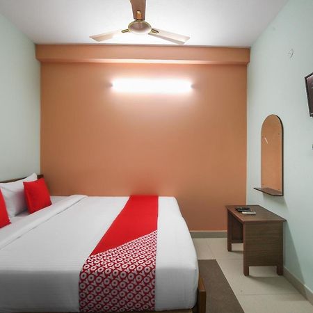 Oyo Modern Guest House Chennai Esterno foto