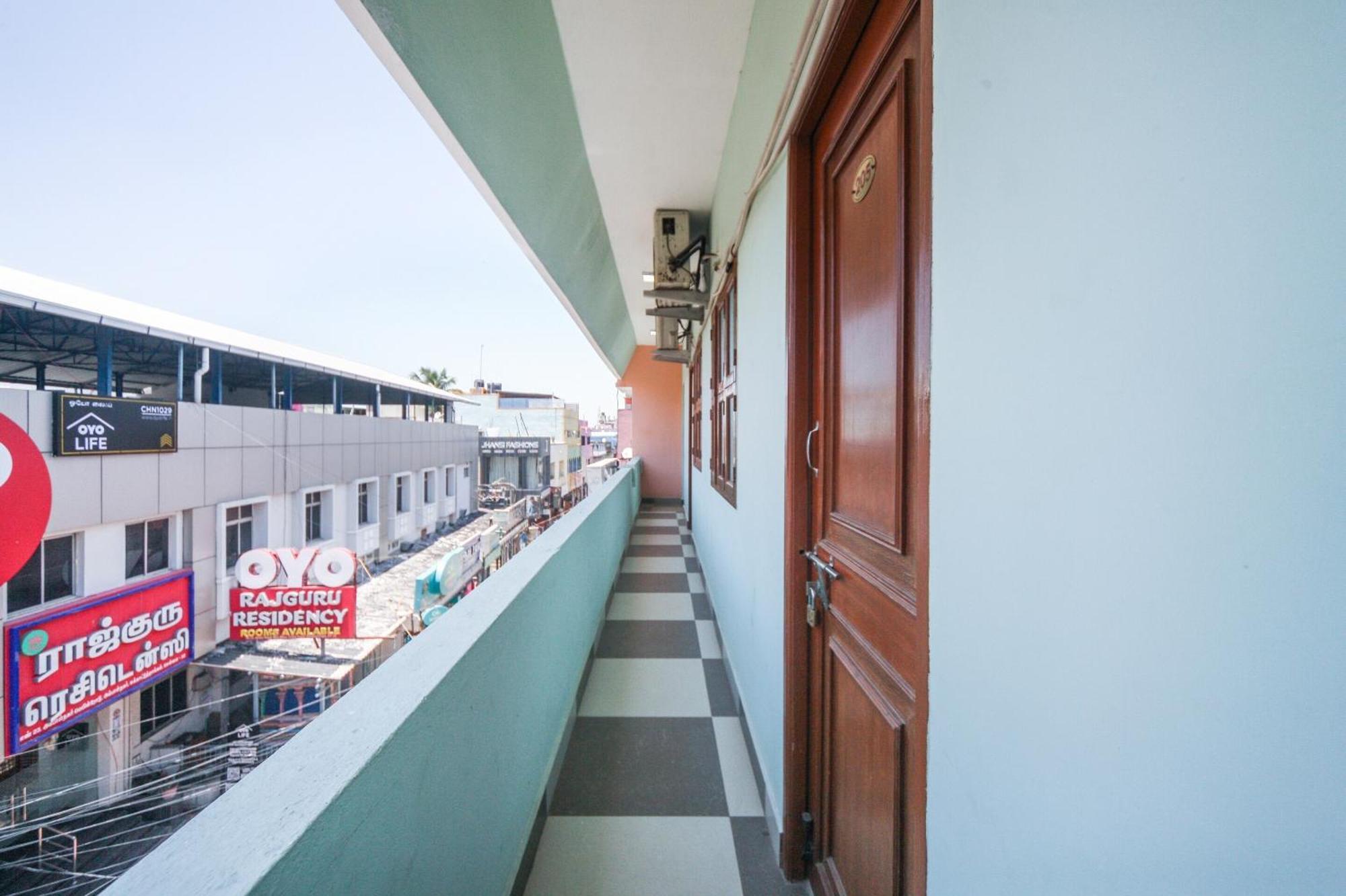 Oyo Modern Guest House Chennai Esterno foto