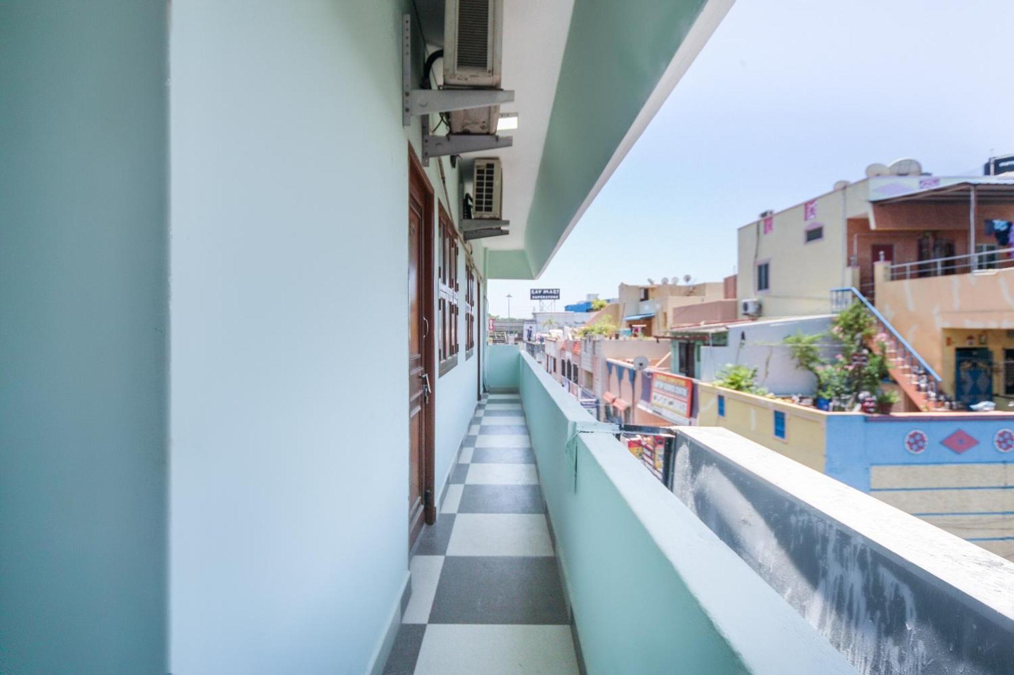Oyo Modern Guest House Chennai Esterno foto