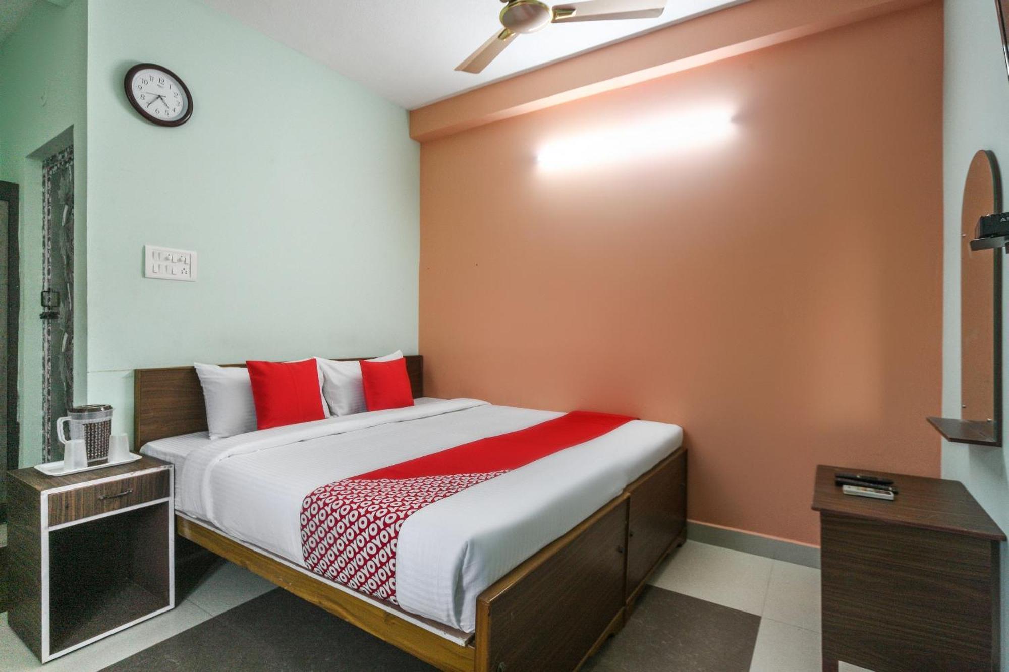 Oyo Modern Guest House Chennai Esterno foto