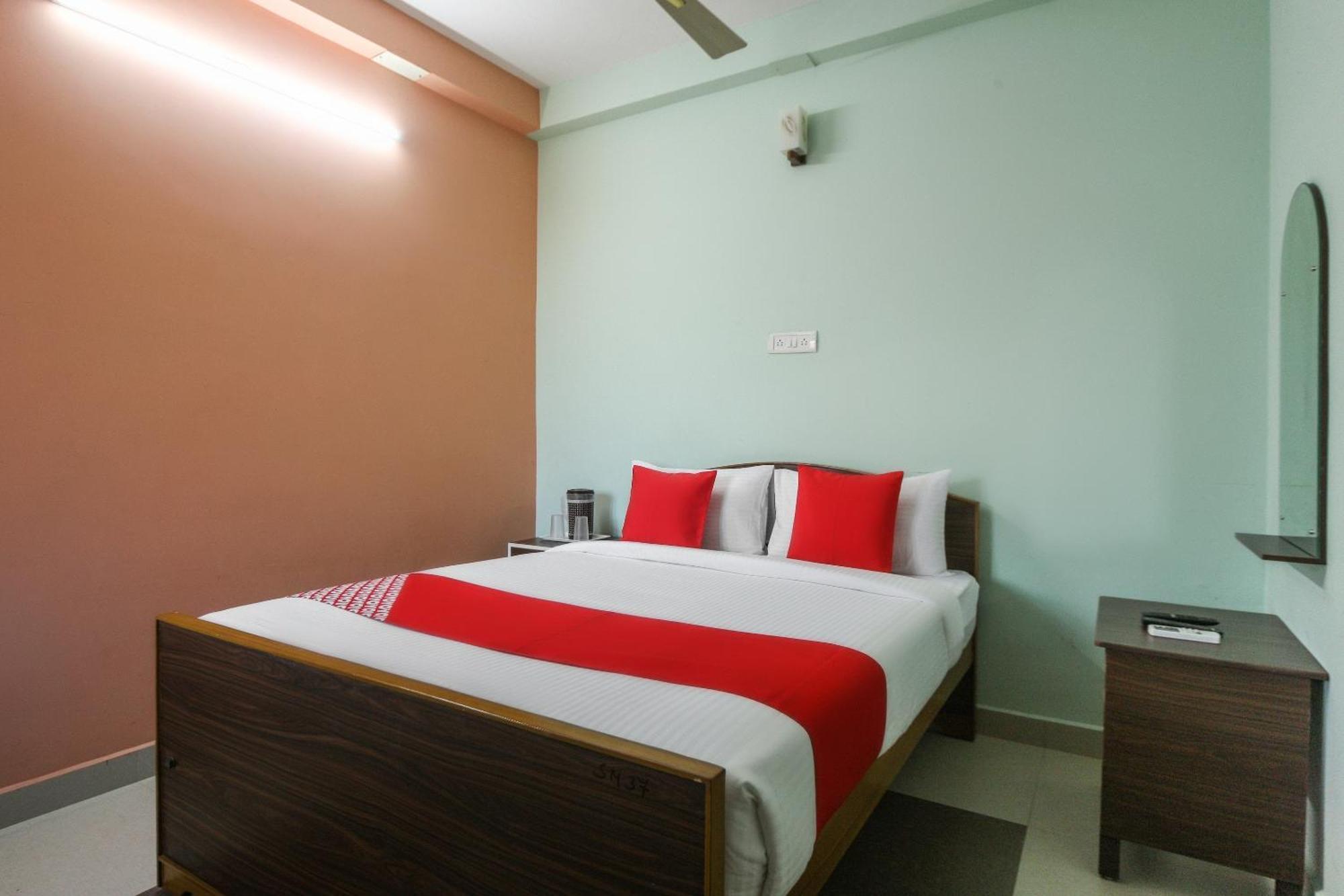 Oyo Modern Guest House Chennai Esterno foto